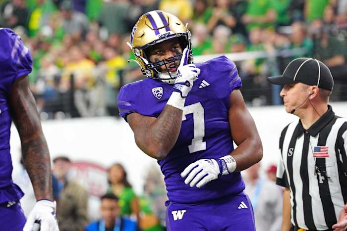 Washington Huskies running back Dillon Johnson (7) celebrates after scoring a touchdown against the Oregon Ducks during the first quarter at Allegiant Stadium.